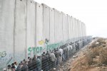 Palestinian workers waiting in line at Bethlehem-Jerusalem checkpoint. (© Anne Paq / Activestilles)