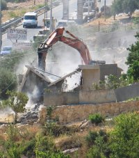 Home demolitions in Al-Khader  2005.  (© Photo: Ahmed Mizher, Maan Images)