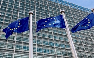 مفوضو الاتحاد الأوروبي يكافئون إسرائيل على جرائمها وانتهاكها لحقوق الإنسان!