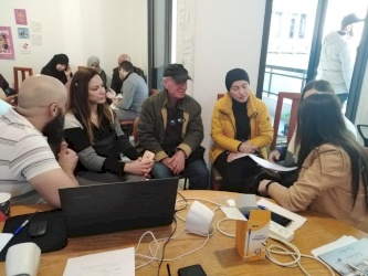 بديل وعائدون ينظمان ورشة عمل تشاورية للمشاركين/ات في الدورات القانونية  التي نفذها المركزان منذ عام 2012