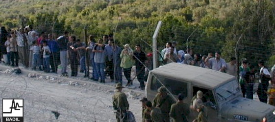 لاجئون فلسطينيون يلتقون على الحدود اللبنانية (حزيران ٢٠٠٠)