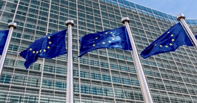 مفوضو الاتحاد الأوروبي يكافئون إسرائيل على جرائمها وانتهاكها لحقوق الإنسان!