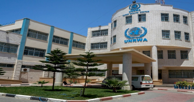 الاونروا تفشل مرة أخرى بالوفاء بالتزاماتها وتلقي باللوم والاعباء على اللاجئين الفلسطينيين