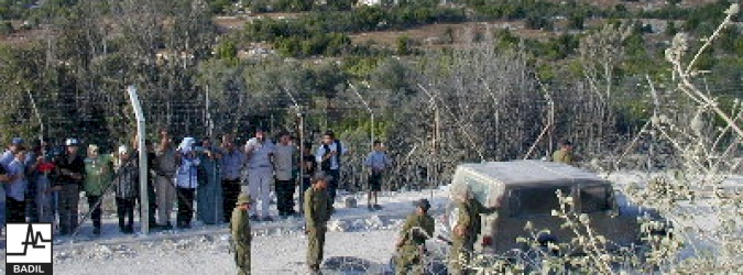 لاجئون فلسطينيون يلتقون على الحدود اللبنانية (حزيران ٢٠٠٠)