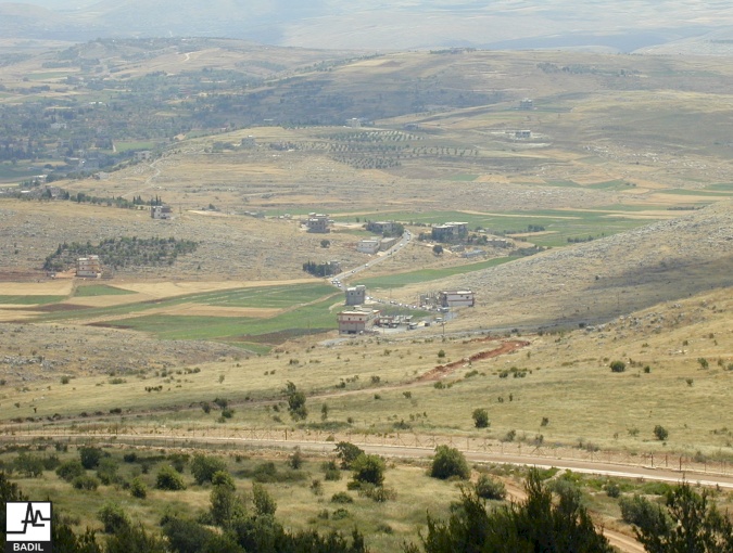 لاجئون فلسطينيون يلتقون على الحدود اللبنانية (حزيران ٢٠٠٠)