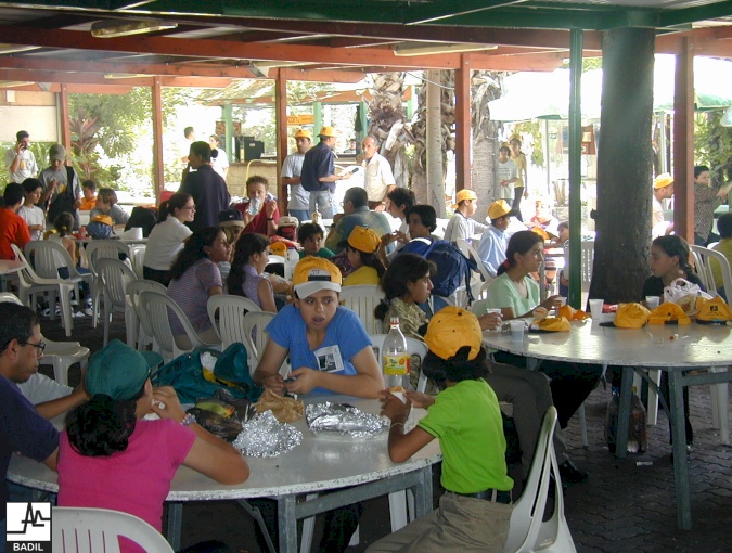 مركز بديل ينظم وينفذ زيارة للحدود اللبنانية، تموز ٢٠٠٠