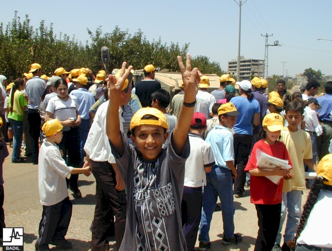 مركز بديل ينظم وينفذ زيارة للحدود اللبنانية، تموز ٢٠٠٠