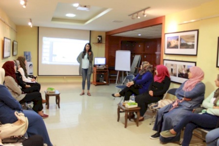(١١ تشرين أول ٢٠١٧) ضمن مشروعه منتدى نساء فلسطين: بديل ينظم سلسلة من اللقاءات والتدريبات