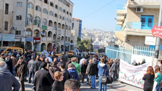 طالبت بتوفير حماية دولية للاجئين الفلسطينيين: قوى ومؤسسات وفعاليات محافظة بيت لحم تنظم مسيرة ووقفة احتجاجية أمام مقر وكالة غوث وتشغيل اللاجئين