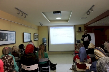 تمكين المرأة في المناطق المعرضة للتهجير:  تنظيم ورشة عمل للنساء حول إجراء المقابلات الصحافية والتقاط "الصور الطبيعية" (Landscapes)